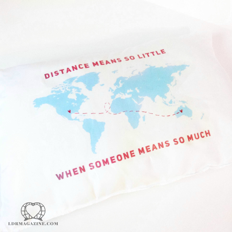 country-to-country-ldr-pillow_1